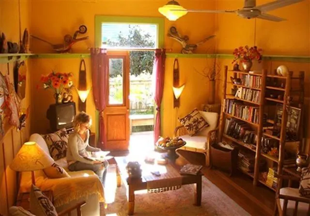 Bamboo Cottage Guesthouse B&B 3*, 拜伦湾