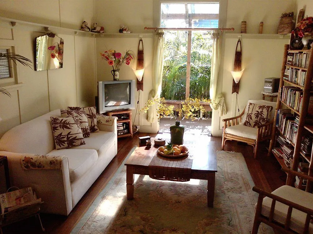 Bamboo Cottage Guesthouse B&B 3*, 拜伦湾