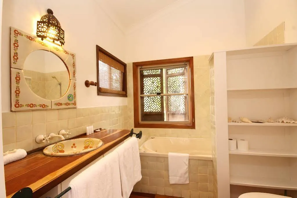 Bamboo Cottage Guesthouse B&B 3*, 拜伦湾