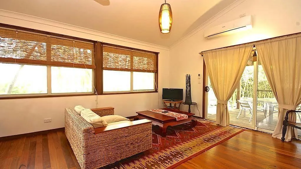Bamboo Cottage Guesthouse B&B 3*, 拜伦湾